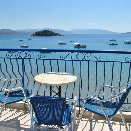 Hotel Aris Tolo Bagian luar foto