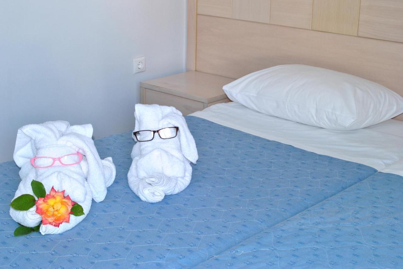 Hotel Aris Tolo Bagian luar foto